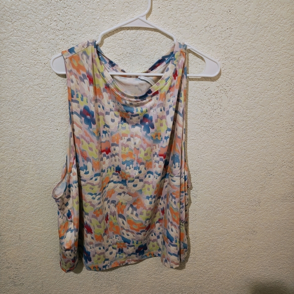 Fabletics Colorful Abstract Tank Top - Picture 2 of 7